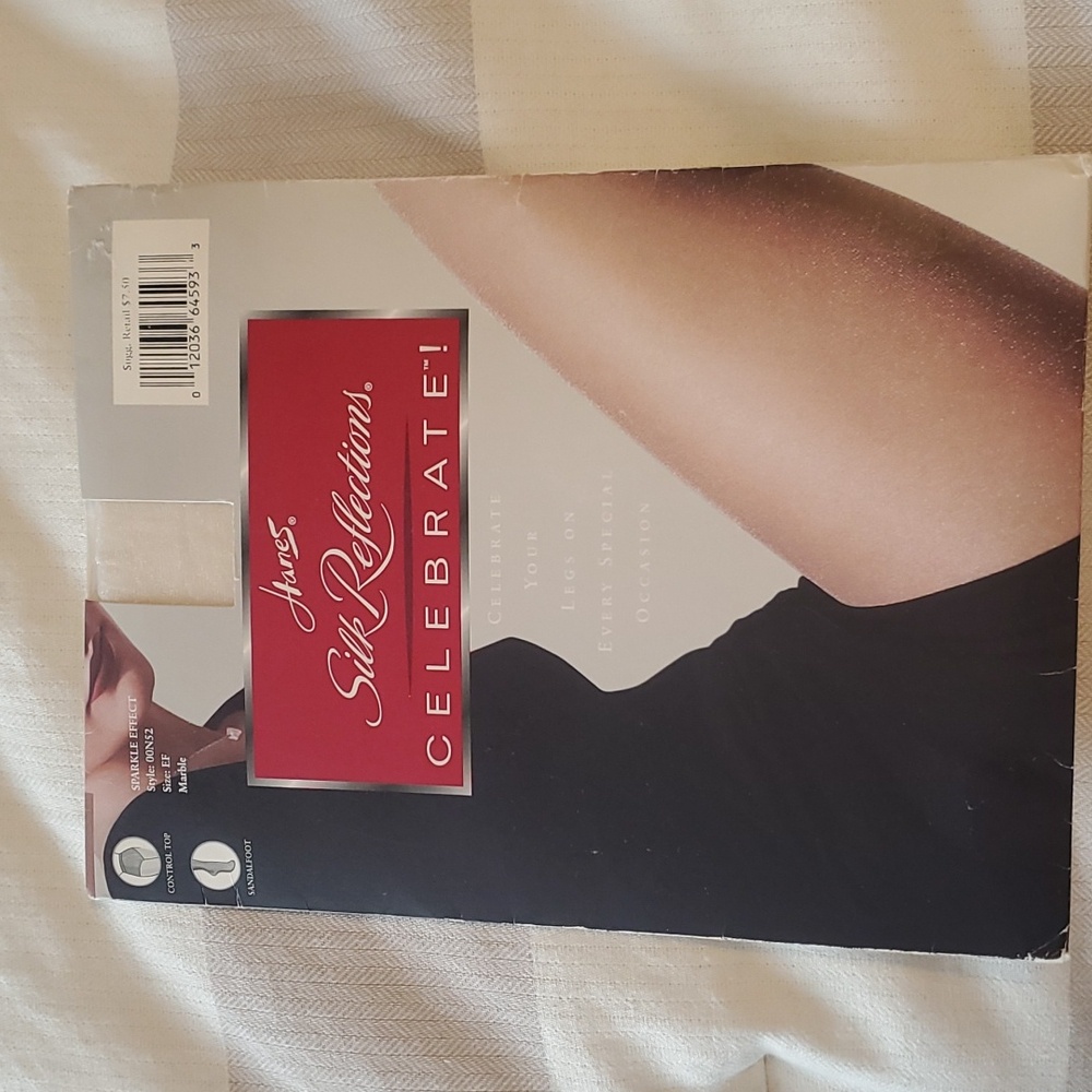 Ladies Hanes Silk Reflections panty hose, in ivory, size EF, NWT